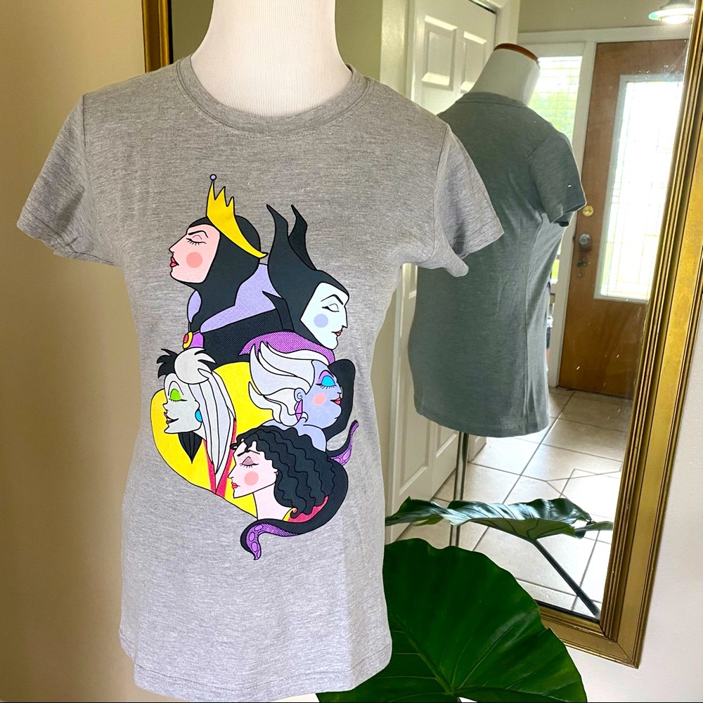 Disney Female Villain Graphic Tee women’s Medium